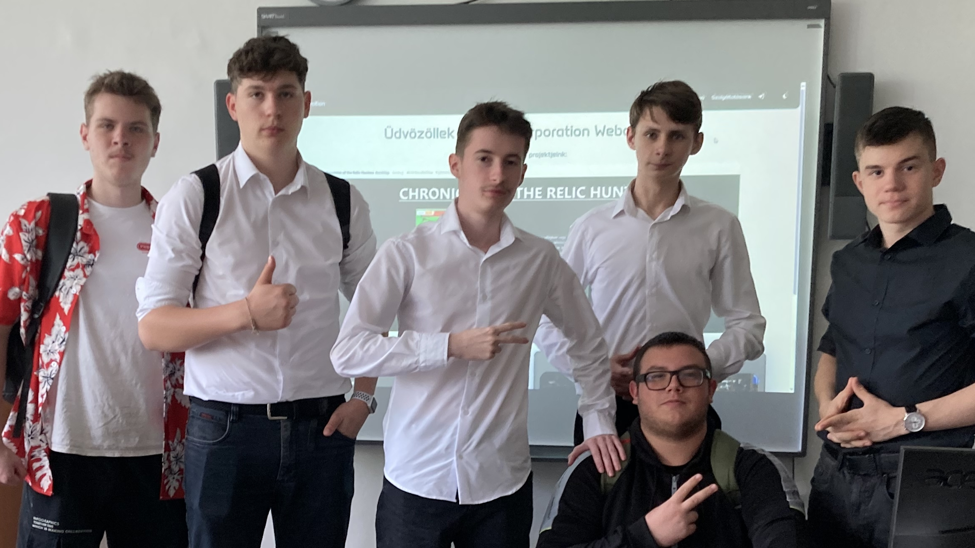 A Top T Corporation valahány tagja egy csoportképen - 2024. június